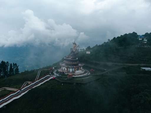 Gangtok, Pelling and Darjeeling Tour